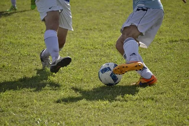 Techniques de Dribble au Football : Guide Technique Complet