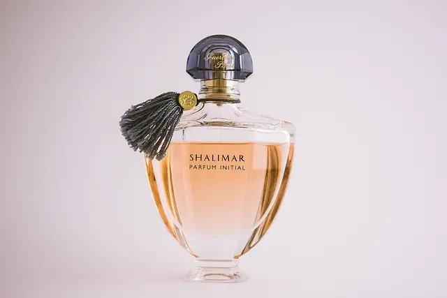 Techniques de création artisanale de parfums